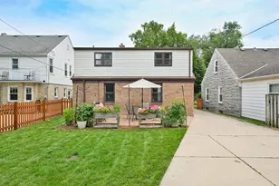2329 N 89th St, Wauwatosa, WI 53226 - Photo 31