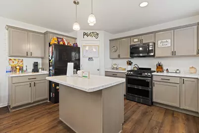 906  Ridge Ct, Watertown, WI 53094 - Photo 3