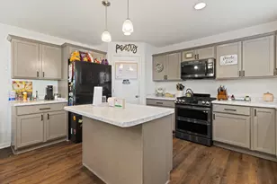 906 Ridge Ct, Watertown, WI 53094 - Photo 3