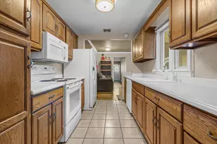 625 N Hine Ave, Waukesha, WI 53188 - Photo 3