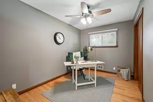 2436 S Ronke Ln, New Berlin, WI 53151 - Photo 23