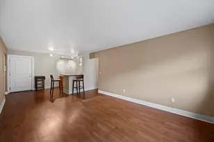 2121 N Cambridge Ave, Milwaukee, WI 53202 - Photo 9