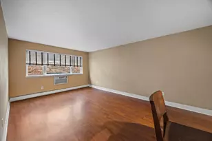 2121 N Cambridge Ave, Milwaukee, WI 53202 - Photo 11