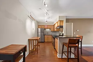 2121 N Cambridge Ave, Milwaukee, WI 53202 - Photo 5