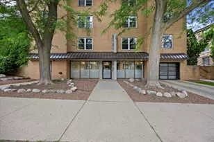 2121 N Cambridge Ave, Milwaukee, WI 53202 - Photo 1
