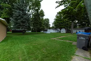916 Clark St, Watertown, WI 53094 - Photo 5