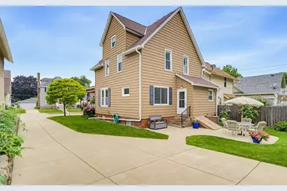1542 S 79th St, West Allis, WI 53214 - Photo 3