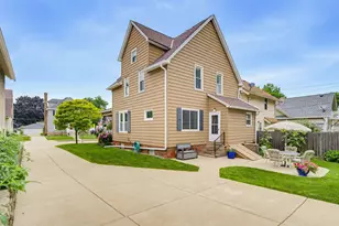 1542 S 79th St, West Allis, WI 53214 - Photo 3
