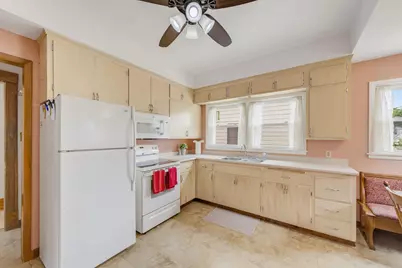 1542 S 79th St, West Allis, WI 53214 - Photo 13