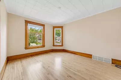 1542 S 79th St, West Allis, WI 53214 - Photo 9