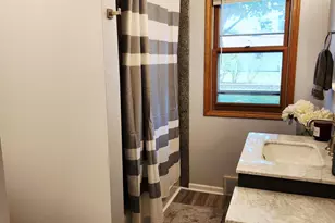 2527 S 82nd St, West Allis, WI 53219 - Photo 13