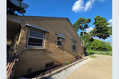 2527 S 82nd St, West Allis, WI 53219 - Photo 5