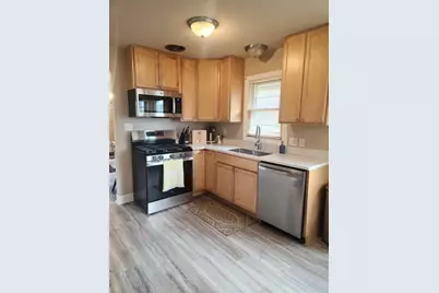 2527 S 82nd St, West Allis, WI 53219 - Photo 9