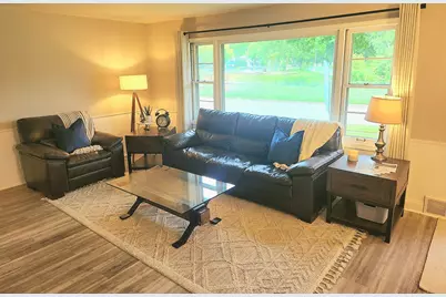 2527 S 82nd St, West Allis, WI 53219 - Photo 7