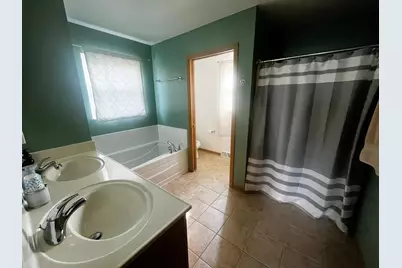 604 S Woodpine Dr, Elkhorn, WI 53121 - Photo 7