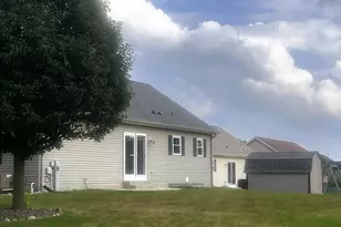 604 S Woodpine Dr, Elkhorn, WI 53121 - Photo 3