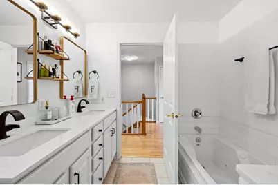 1712 N Marshall St, Milwaukee, WI 53202 - Photo 15