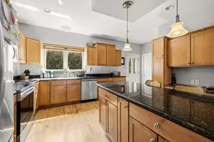 1712 N Marshall St, Milwaukee, WI 53202 - Photo 11