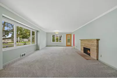 S21W23053  Hillside Dr, Waukesha, WI 53186 - Photo 7