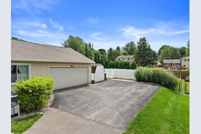 S21W23053  Hillside Dr, Waukesha, WI 53186 - Photo 39
