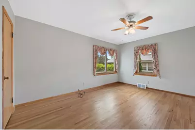 S21W23053  Hillside Dr, Waukesha, WI 53186 - Photo 21