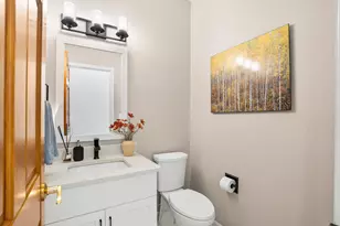 215 E Beechwood Ct, Mequon, WI 53092 - Photo 13