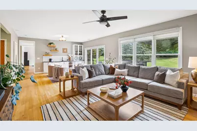 215 E Beechwood Ct, Mequon, WI 53092 - Photo 15
