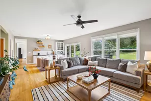 215 E Beechwood Ct, Mequon, WI 53092 - Photo 15