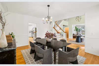 215 E Beechwood Ct, Mequon, WI 53092 - Photo 5
