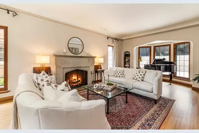 5859 N Maitland Ct, Whitefish Bay, WI 53217 - Photo 3