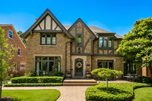 5859 N Maitland Ct, Whitefish Bay, WI 53217 - Photo 1