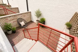 904 E Pearson St, Milwaukee, WI 53202 - Photo 5
