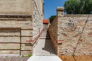 904 E Pearson St, Milwaukee, WI 53202 - Photo 25