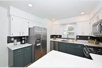6657 N 53rd St, Milwaukee, WI 53223 - Photo 9