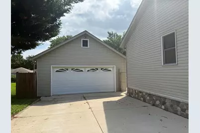 357  Wainwright Ave, Burlington, WI 53105 - Photo 3