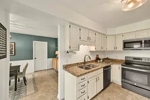 W62N352 Hanover Ave, Cedarburg, WI 53012 - Photo 5