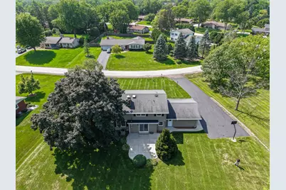 4690  Parkhurst Dr, Brookfield, WI 53045 - Photo 5