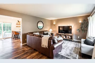 N57W15523  El Camino Dr, Menomonee Falls, WI 53051 - Photo 3