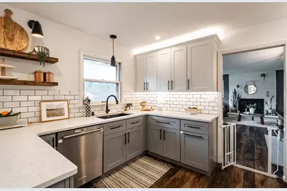 N57W15523  El Camino Dr, Menomonee Falls, WI 53051 - Photo 7