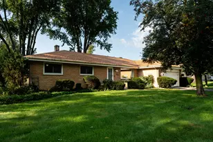 N57W15523 El Camino Dr, Menomonee Falls, WI 53051 - Photo 1