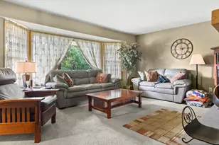 W227S4508 Patricia Ln, Waukesha, WI 53189 - Photo 5