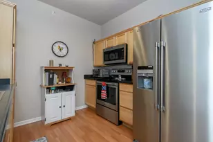 W129N6811 Northfield Dr, Menomonee Falls, WI 53051 - Photo 9