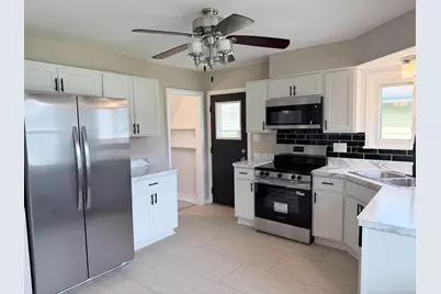 7713 W Verona Ct, Milwaukee, WI 53219 - Photo 9
