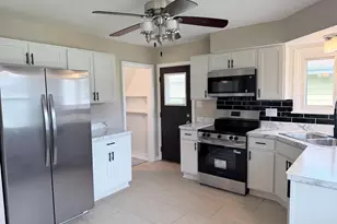7713 W Verona Ct, Milwaukee, WI 53219 - Photo 9