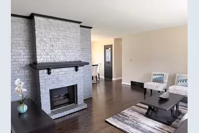 7713 W Verona Ct, Milwaukee, WI 53219 - Photo 3