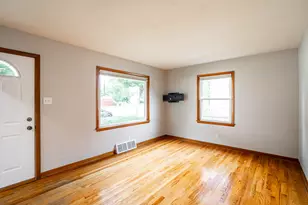 3034 S 68th St, Milwaukee, WI 53219 - Photo 9