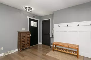 5515 N Shasta Dr, Glendale, WI 53209 - Photo 3