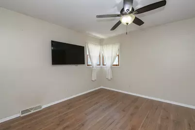 5515 N Shasta Dr, Glendale, WI 53209 - Photo 25