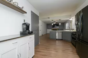 5515 N Shasta Dr, Glendale, WI 53209 - Photo 9