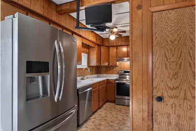355 W State St, Hartford, WI 53027 - Photo 23